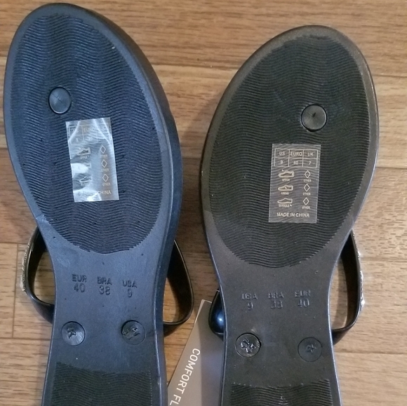 NWT CAPELLI OF NEW YORK BLING SANDALS. - Picture 2 of 4